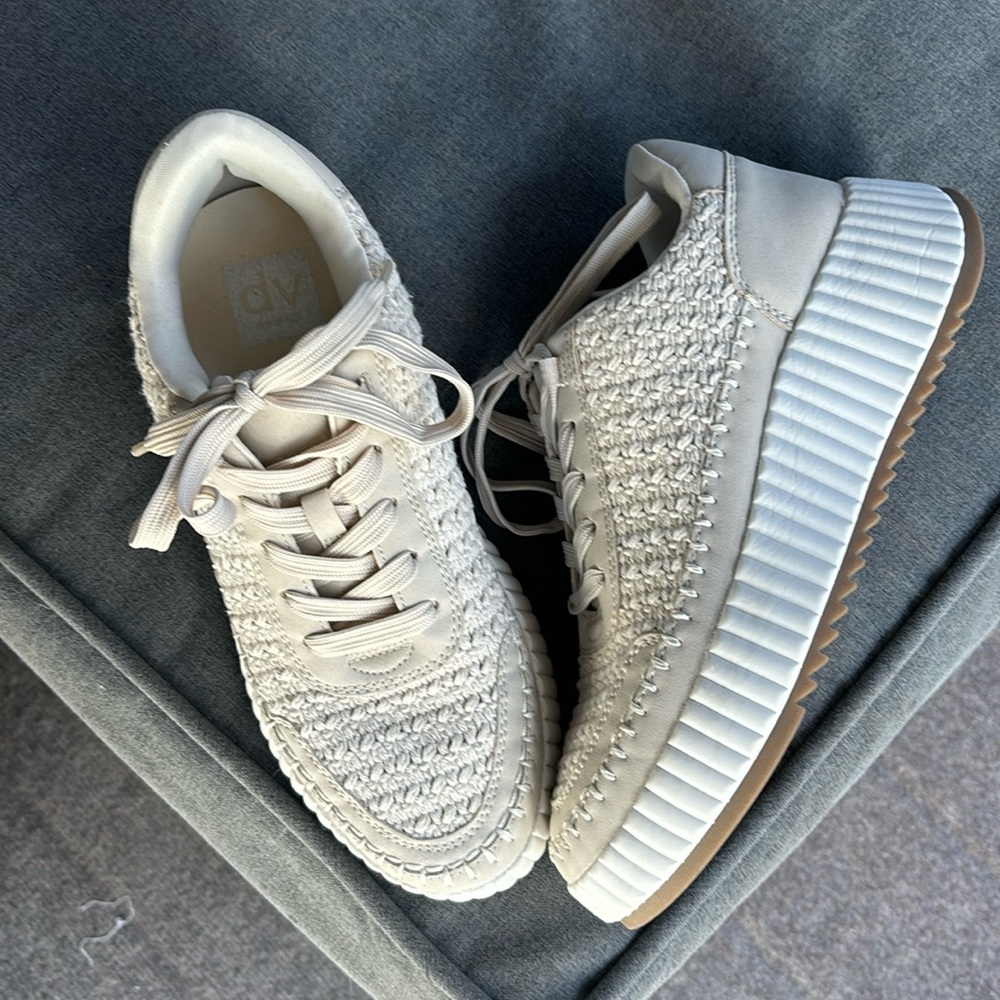 Dolce Vita Fredi sneakers 7.5 Like New Condition